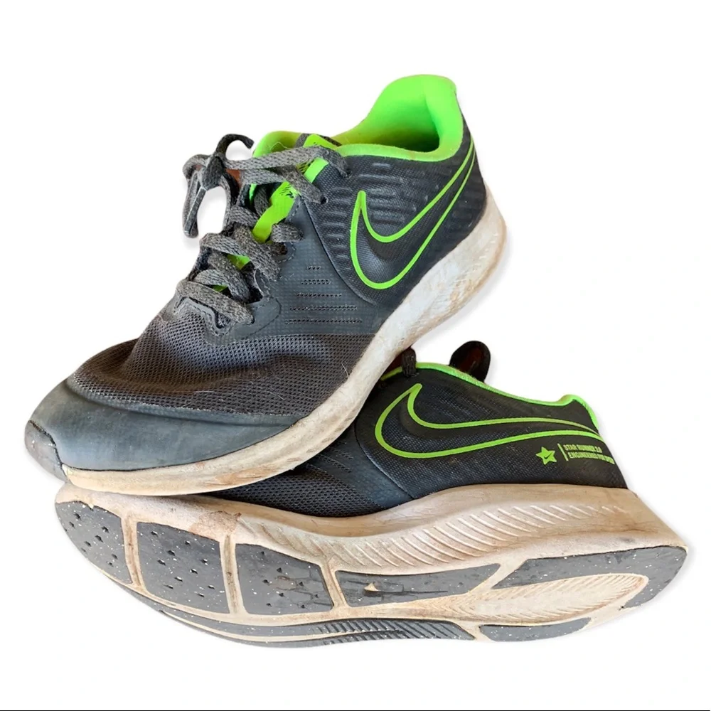 NIKE | Kid’s Sneakers sz 3.5Y
